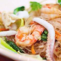 Bí quyết xào miến hải sản tơi, ngon, không dính!
